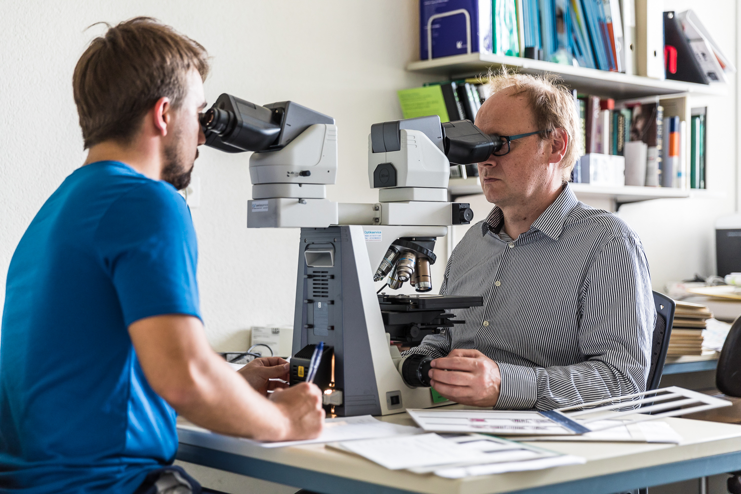 Pathologen am Arbeiten